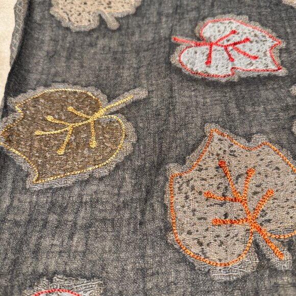Carolina Amato scarf Gray leaves embroidered detail woman’s Wool Shawl Wrap vin - Picture 5 of 9